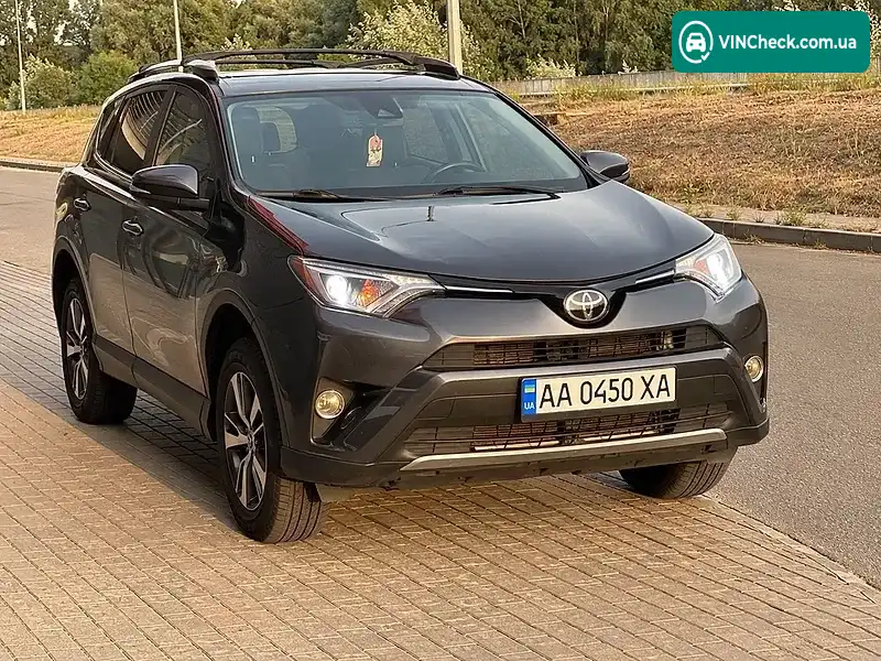 Toyota RAV4 2017, фото з оголошення 1 з 11, VIN JTMWFREVXHJ147580