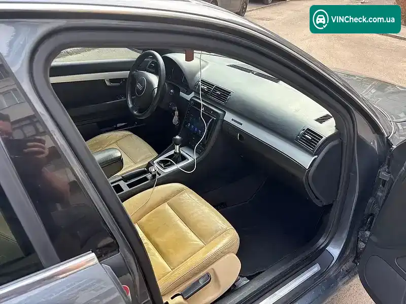 Audi A4 2003, фото з оголошення 2 з 13, VIN WAUZZZ8E23A356608