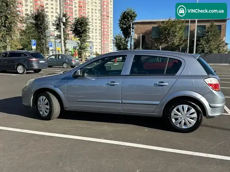 Opel Astra 2004, фото з оголошення 2 з 11, VIN W0L0AHL4855054897