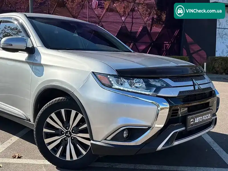 Mitsubishi Outlander 2019, фото з оголошення 2 з 20, VIN JA4AZ3A33LZ017678