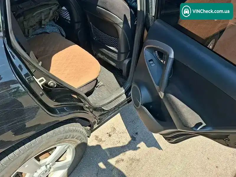 Toyota RAV4 2006, фото з оголошення 1 з 20, VIN JTMBA31V705023859