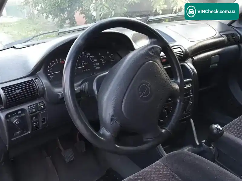 Opel Astra 1998, фото з оголошення 2 з 10, VIN W0L0TFF35W2039959