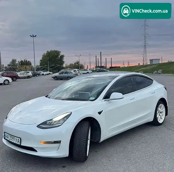 Tesla Model 3 2018, фото з оголошення 2 з 20, VIN 5YJ3E1EA9JF168860