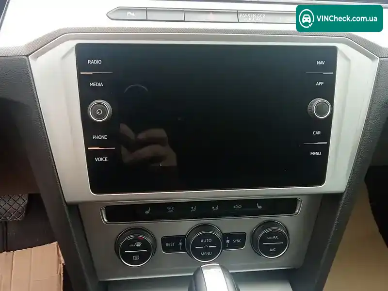 Volkswagen Passat 2019, фото з оголошення 2 з 21, VIN WVWZZZ3CZKE057377