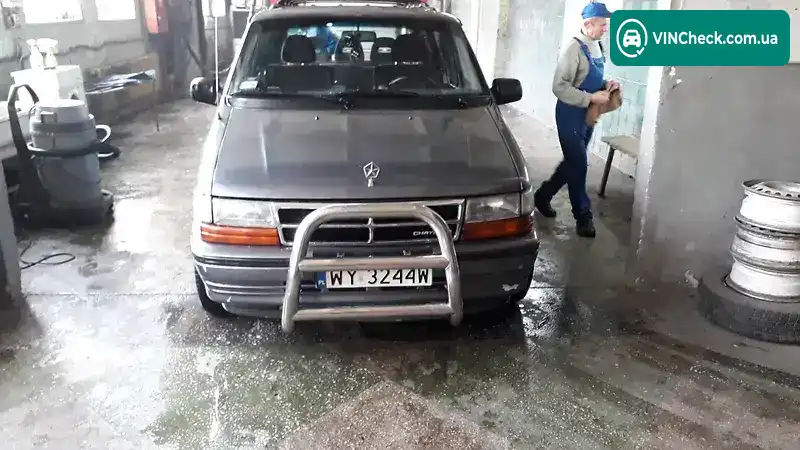 Chrysler Voyager 1993, фото з оголошення 1 з 2, VIN 1C4GHN5M9PU120799