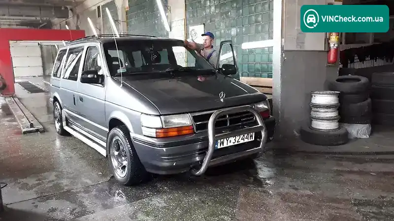 Chrysler Voyager 1993, фото з оголошення 2 з 2, VIN 1C4GHN5M9PU120799
