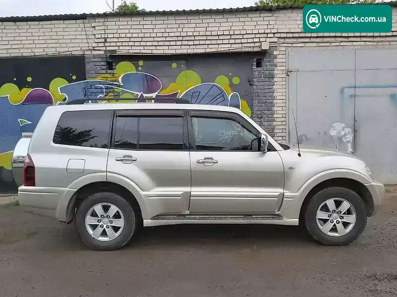 Mitsubishi Pajero 2004, фото з оголошення 1 з 10, VIN JMYLRV73W4J710203