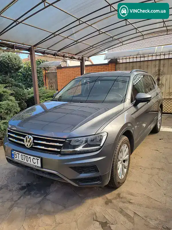 Volkswagen Tiguan 2017, фото з оголошення 1 з 9, VIN 3VV0BTAX2JM082649