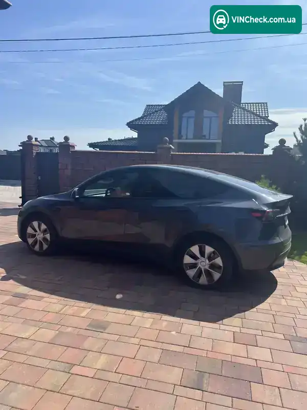 Tesla Model Y 2023, фото з оголошення 2 з 21, VIN 7SAYGDEE5PF928010