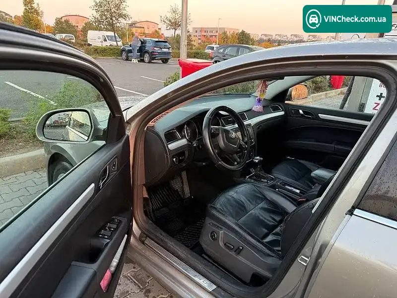 Skoda Superb 2010, фото з оголошення 2 з 4, VIN TMBAE73T3A9037917