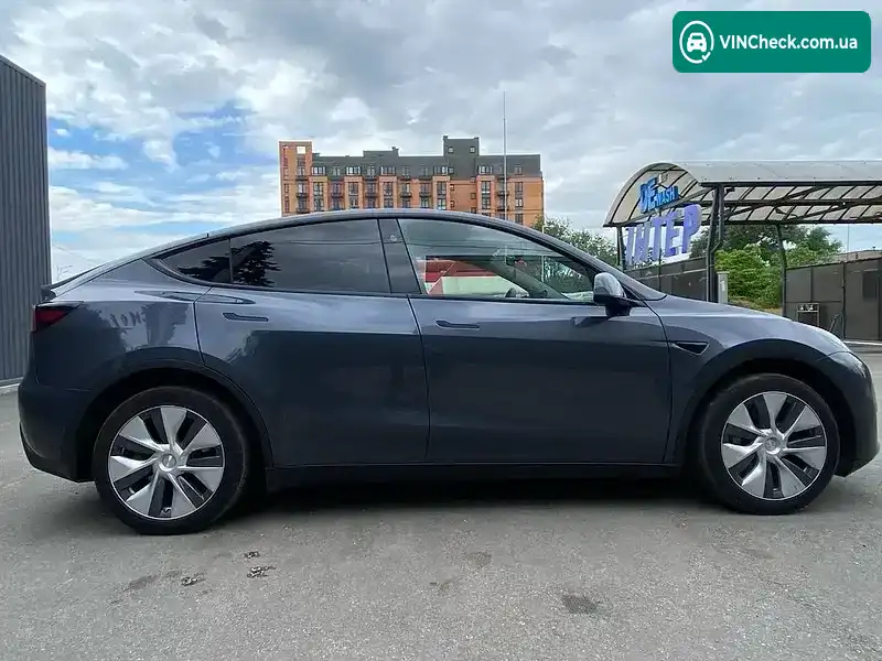 Tesla Model Y 2023, фото з оголошення 2 з 12, VIN 7SAYGDEE0PA150826