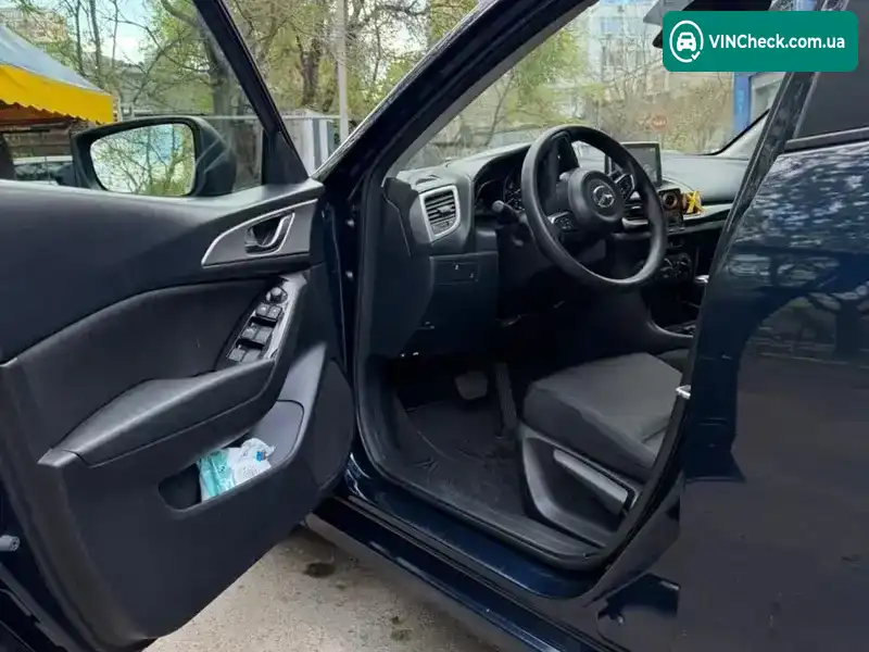 Mazda 3 2018, фото з оголошення 2 з 18, VIN 3MZBN1U78JM252033