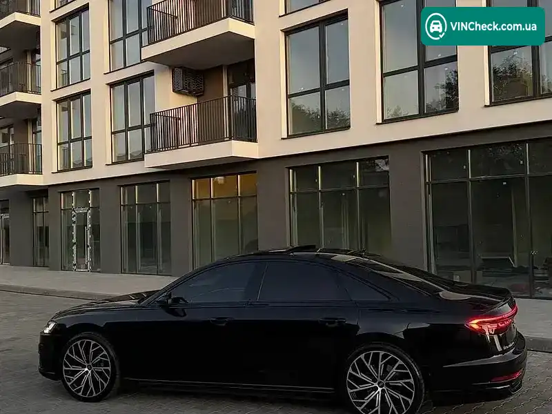 Audi A8 2018, фото з оголошення 2 з 12, VIN WAUZZZF82JN007032