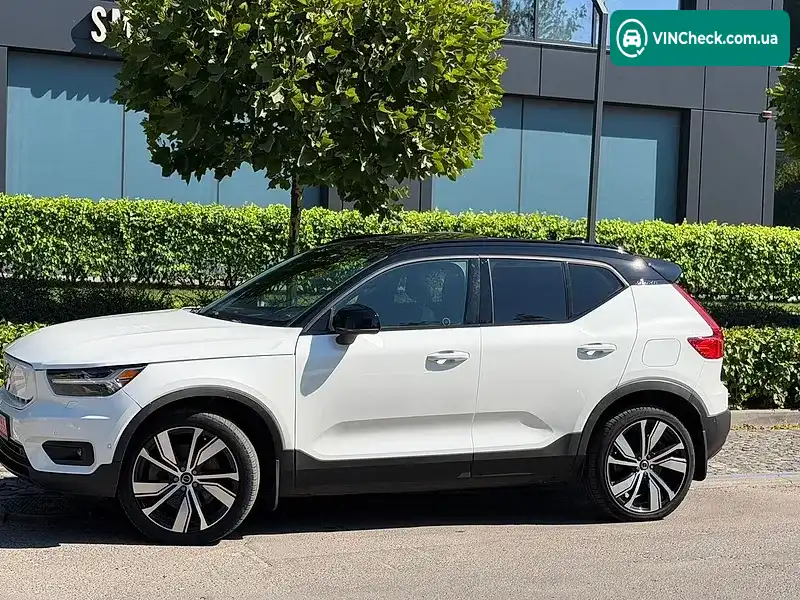 Volvo XC40 2022, фото з оголошення 2 з 20, VIN YV4ED3UBXN2745502