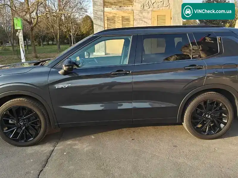 Mitsubishi Outlander 2024, фото з оголошення 2 з 21, VIN JA4T5WA95RZ630274