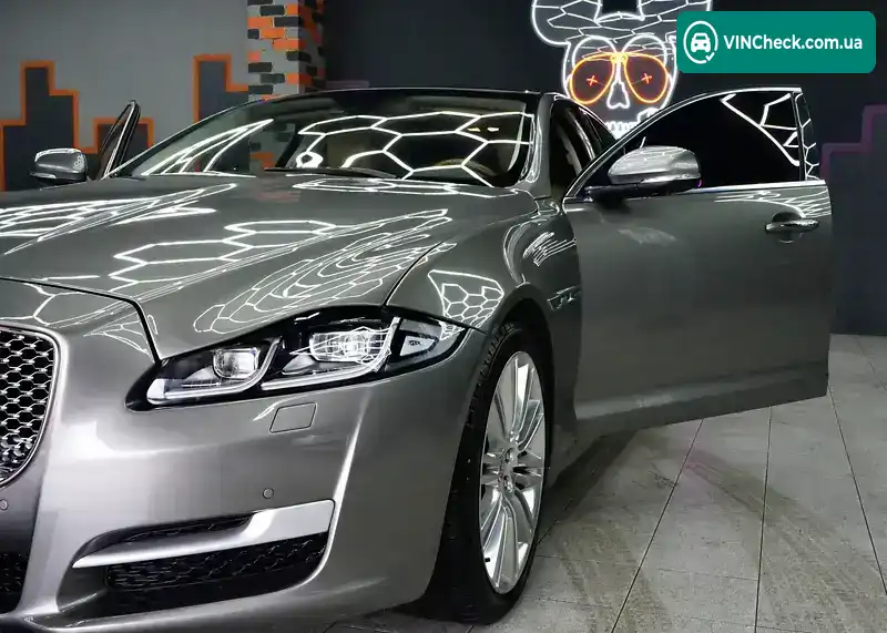 Jaguar XJ 2017, фото з оголошення 2 з 14, VIN SAJWJ1CD3H8W09156