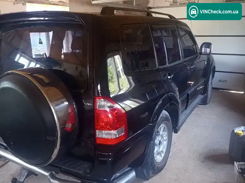 Mitsubishi Pajero 2005, фото з оголошення 2 з 10, VIN JMYLRV73W5J704610