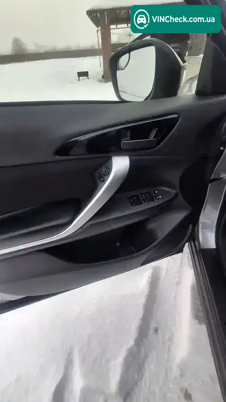 Mitsubishi Eclipse Cross 2020, фото з оголошення 2 з 14, VIN JA4AT3AAXLZ036633