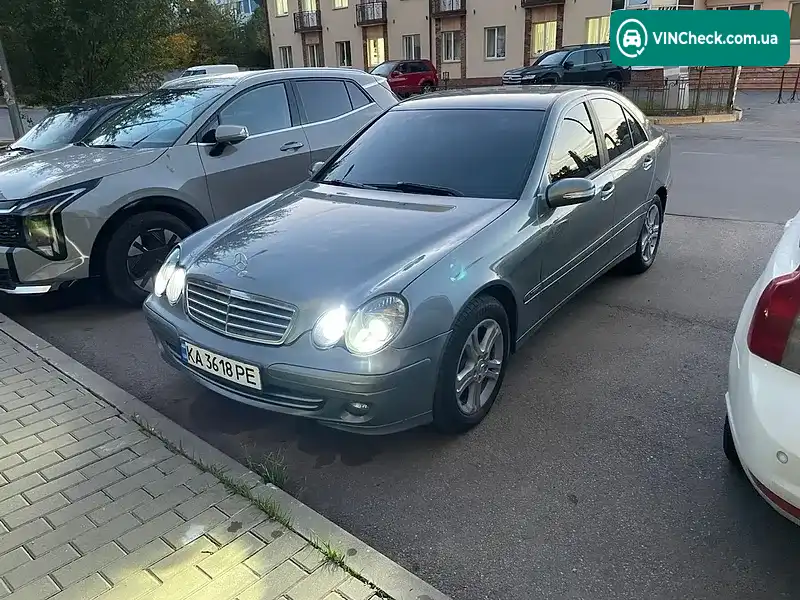 Mercedes-Benz C-Class 2005, фото з оголошення 2 з 17, VIN WDB2030071F746872
