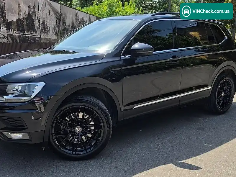 Volkswagen Tiguan 2017, фото з оголошення 1 з 20, VIN 3VV3B7AX3JM008640