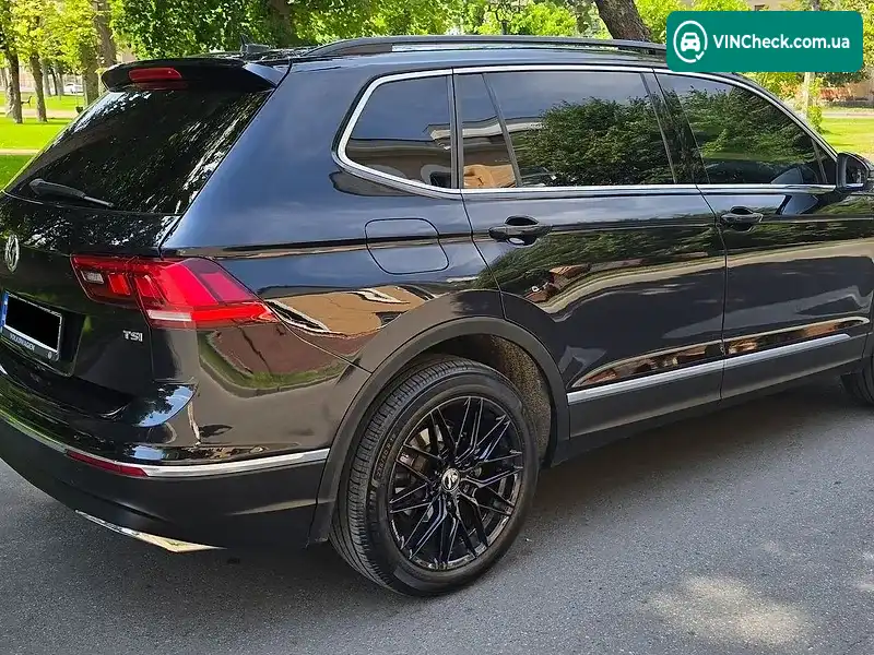 Volkswagen Tiguan 2017, фото з оголошення 2 з 20, VIN 3VV3B7AX3JM008640