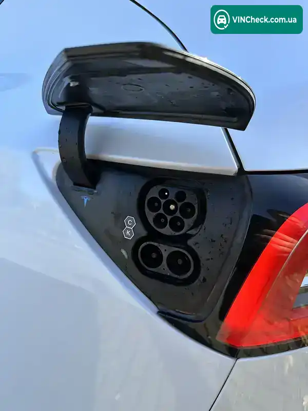 Tesla Model Y 2022, фото з оголошення 2 з 14, VIN LRWYGCEK4NC350051