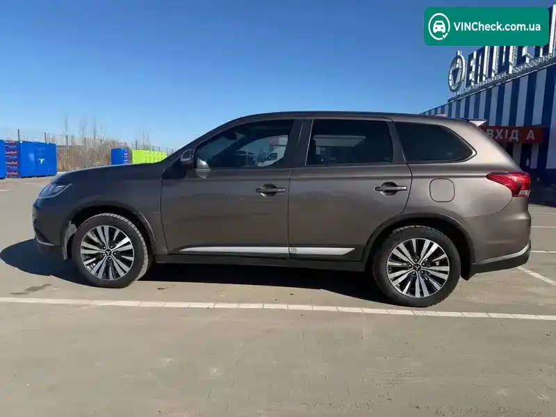 Mitsubishi Outlander 2021, фото з оголошення 2 з 9, VIN JMBXTGF2WLZ001795
