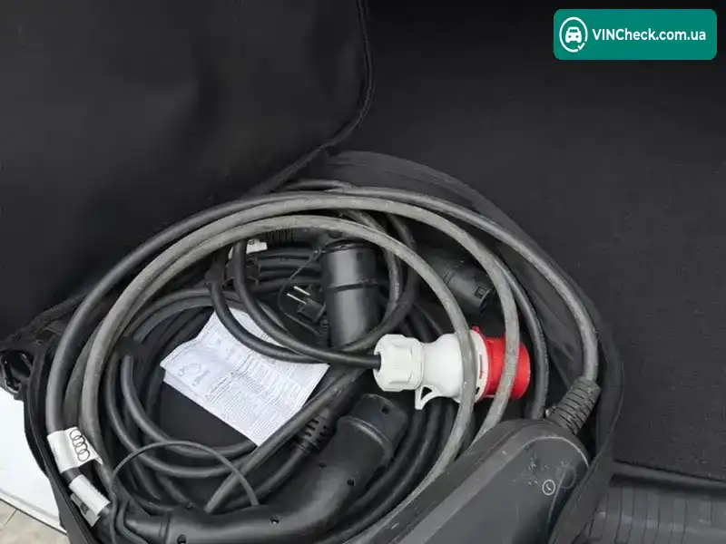 Audi A6 2020, фото з оголошення 2 з 20, VIN WAUZZZF20MN021060