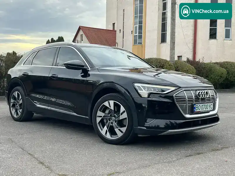 Audi e-tron 2018, фото з оголошення 2 з 21, VIN WAUZZZGE1KB002153