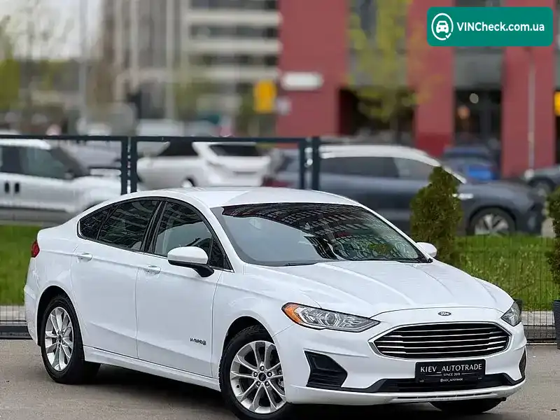 Ford Fusion 2018, фото з оголошення 2 з 21, VIN 3FA6P0LU6KR143970