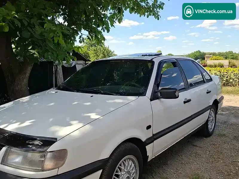 Volkswagen Passat 1994, фото з оголошення 2 з 14, VIN WVWZZZ3AZRB150627