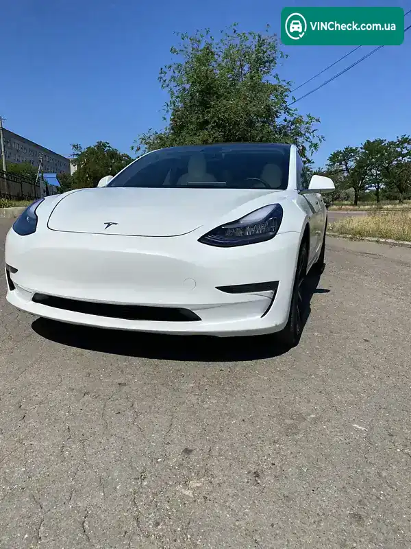 Tesla Model 3 2020, фото з оголошення 2 з 18, VIN 5YJ3E1EA3LF615511