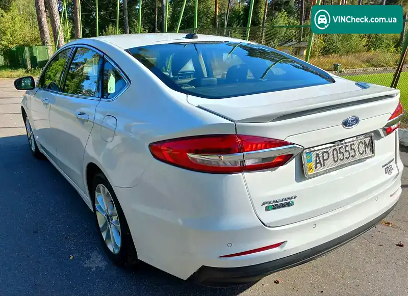 Ford Fusion 2019, фото з оголошення 2 з 20, VIN 3FA6P0SU0KR191949