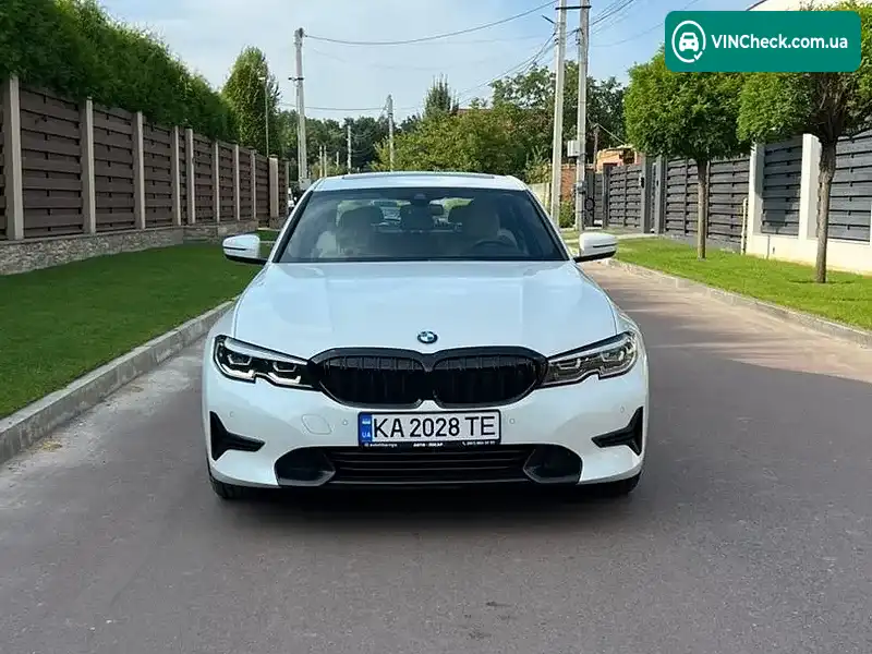 BMW 3 Series 2019, фото з оголошення 2 з 13, VIN 3MW5R1J07L8B06680