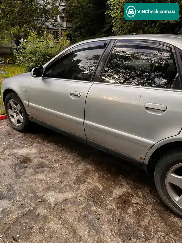 Audi A4 2000, фото з оголошення 2 з 15, VIN WAUZZZ8DZ1A071945