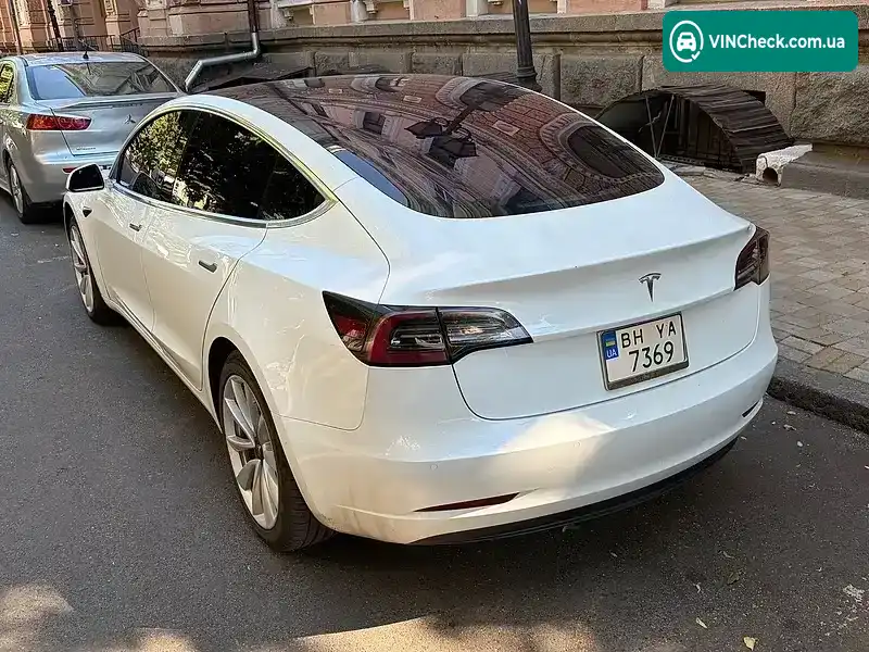 Tesla Model 3 2018, фото з оголошення 1 з 6, VIN 5YJ3E1EAXJF006400