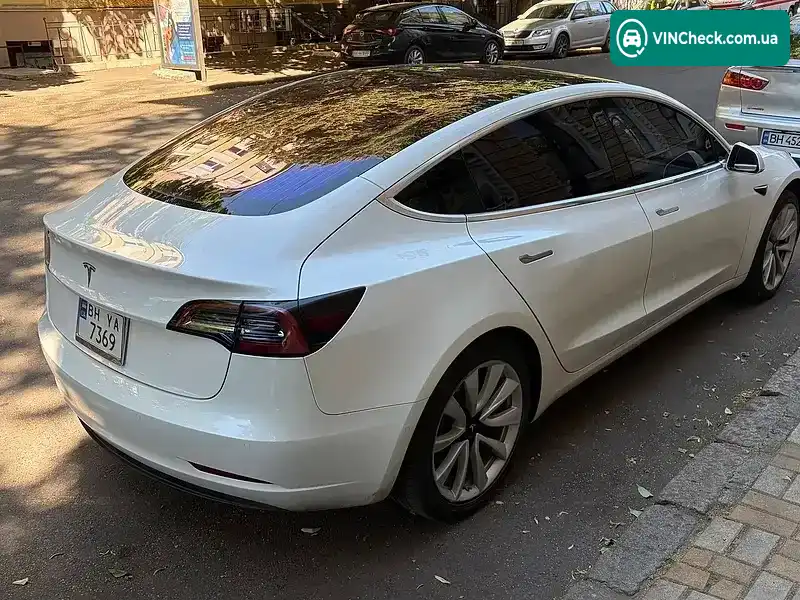 Tesla Model 3 2018, фото з оголошення 2 з 6, VIN 5YJ3E1EAXJF006400