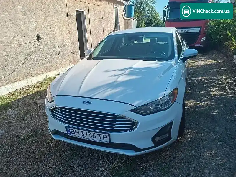 Ford Fusion 2019, фото з оголошення 2 з 19, VIN 3FA6P0LU5KR272704