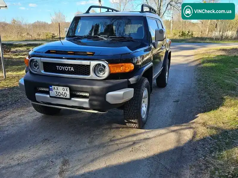 Toyota FJ Cruiser 2010, фото з оголошення 2 з 21, VIN JTEBU4BF7AK092165