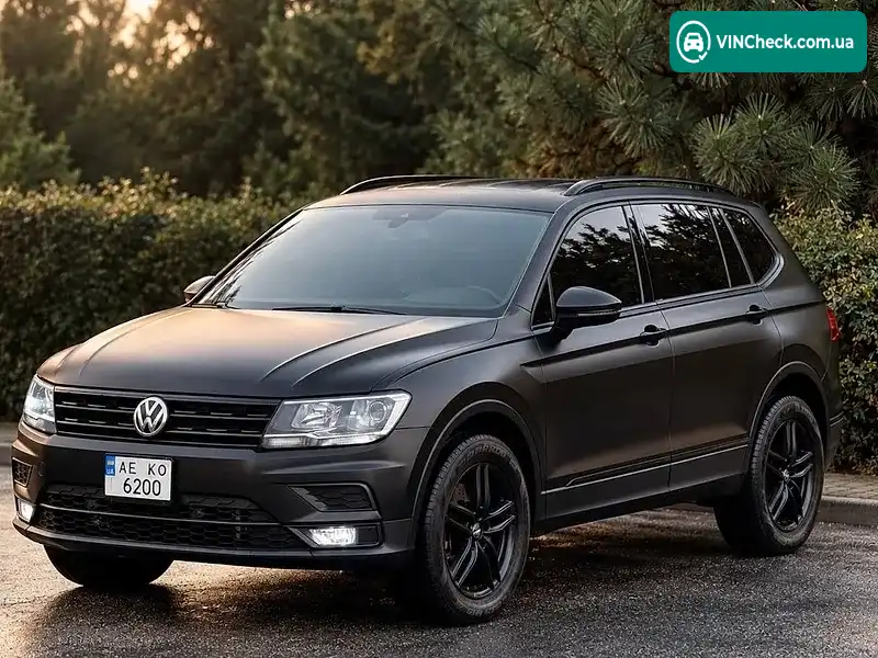 Volkswagen Tiguan 2018, фото з оголошення 1 з 20, VIN 3VV0B7AX0KM063907