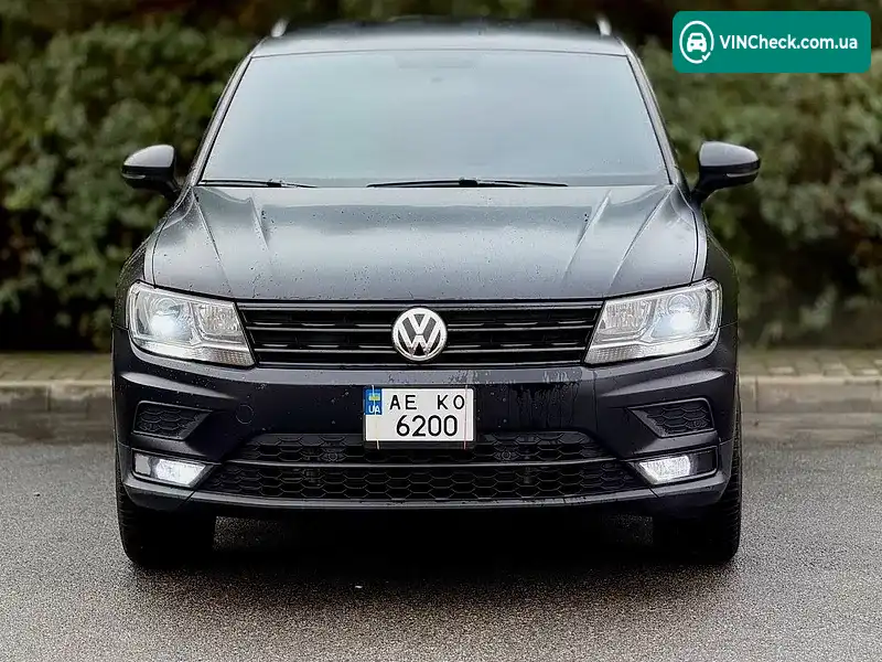 Volkswagen Tiguan 2018, фото з оголошення 2 з 20, VIN 3VV0B7AX0KM063907