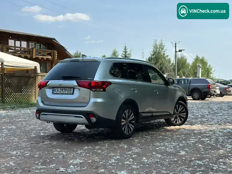 Mitsubishi Outlander 2019, фото з оголошення 2 з 21, VIN JA4AZ3A33LZ019690