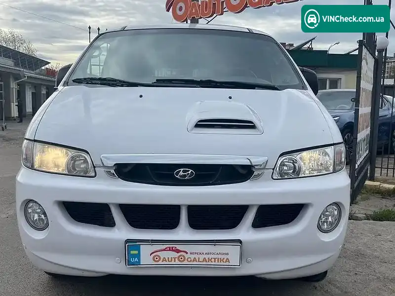 Hyundai H-1 2002, фото з оголошення 2 з 16, VIN KMJWVH7HP2U433997