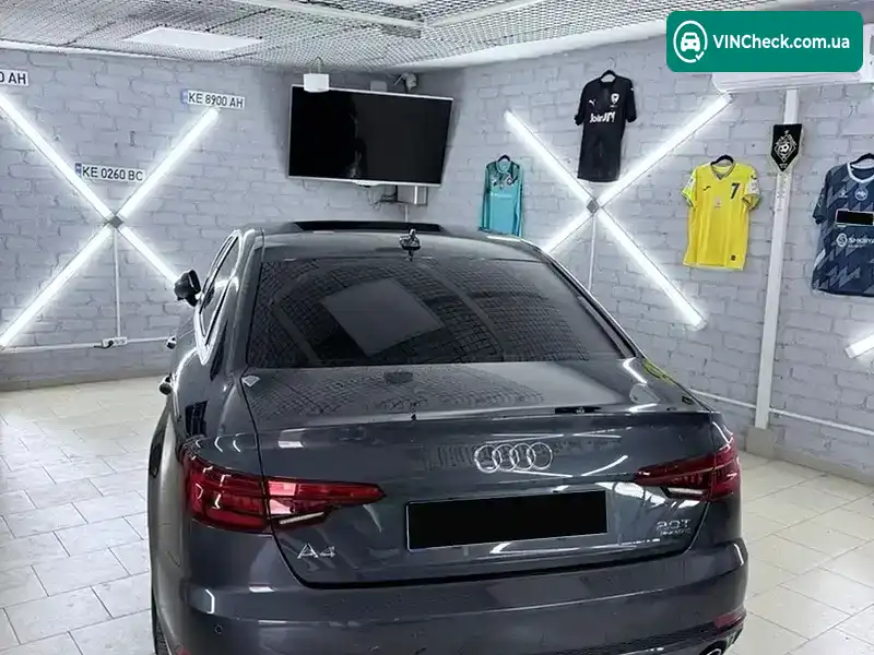 Audi A4 2017, фото з оголошення 2 з 21, VIN WAUENBF49JA032693