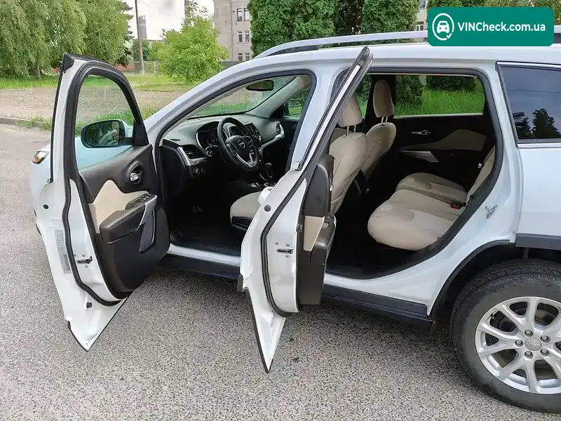 Jeep Cherokee 2017, фото з оголошення 2 з 21, VIN 1C4PJLCB4JD558826