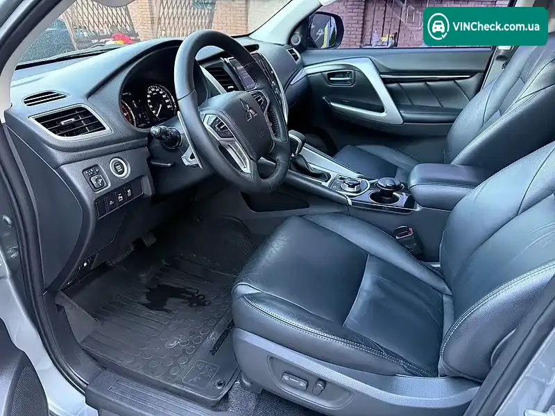 Mitsubishi Pajero Sport 2018, фото з оголошення 2 з 20, VIN MMCGUKS10JHZ00829