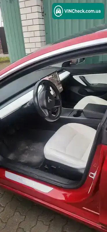 Tesla Model 3 2018, фото з оголошення 2 з 10, VIN 5YJ3E1EB8JF122395