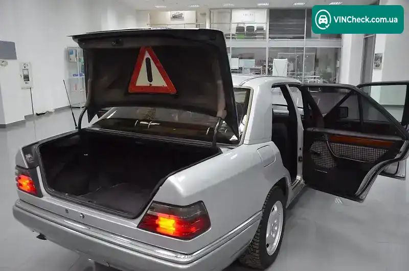 Mercedes-Benz E-Class 1994, фото з оголошення 2 з 18, VIN WDB1241311C200917