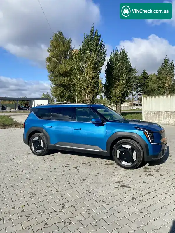Kia EV9 2023, фото з оголошення 2 з 17, VIN KNDAFFS54R6024469