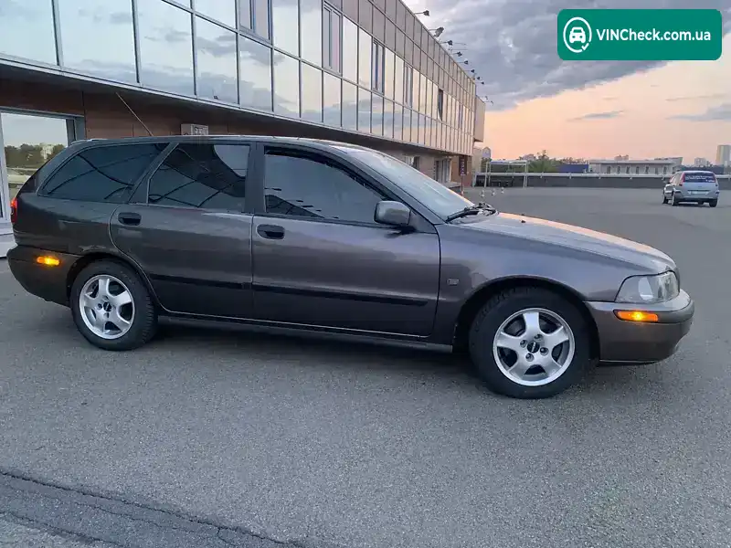 Volvo V40 2001, фото з оголошення 1 з 20, VIN YV1VW14K31F773399